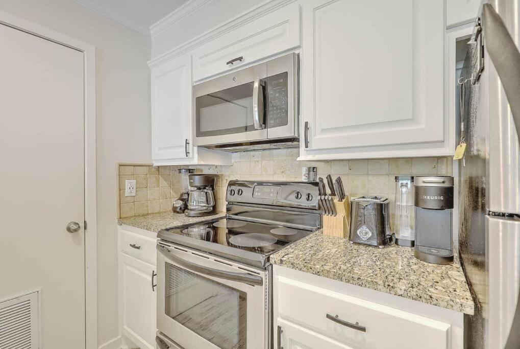Lagoon 9 - Superb By Pool! Short Walk To Apartment Isle of Palms