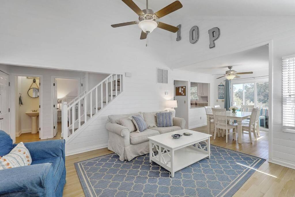 Pelican Bay 13 - Cozy Beachside Retreat! - Access! Holiday home