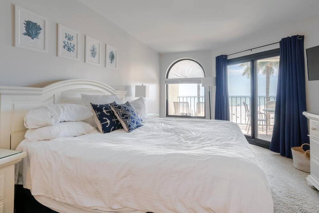 Apartment Seascape 315 - Oceanfront Overlooking Pool