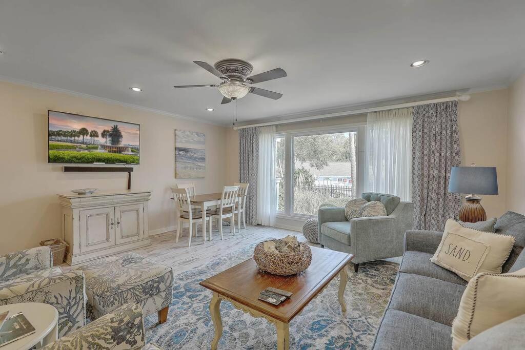 Lagoon 9 - Superb By Pool! Short Walk To Apartment
