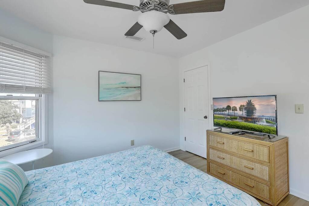 Pelican Bay 13 - Cozy Beachside Retreat! - Access! Holiday home