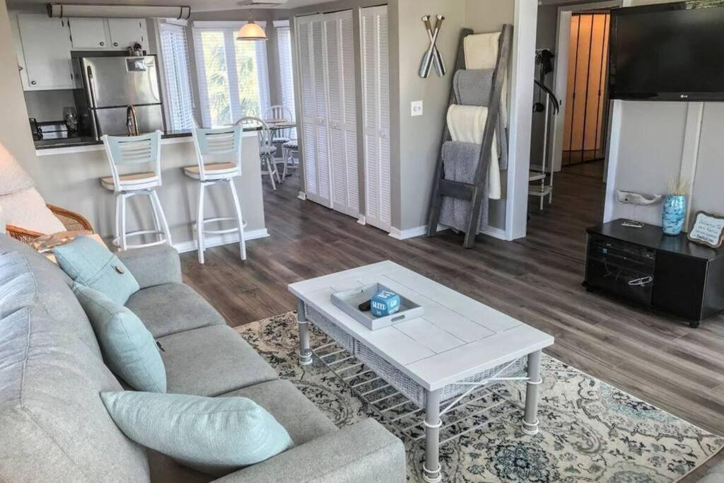 Port O' Call D301 - Ocean Views From Every Room! Floor!