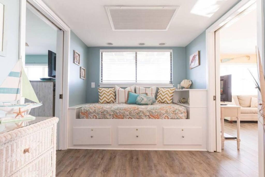 Port O' Call B201 - Direct Oceanfront Views * Isle of Palms