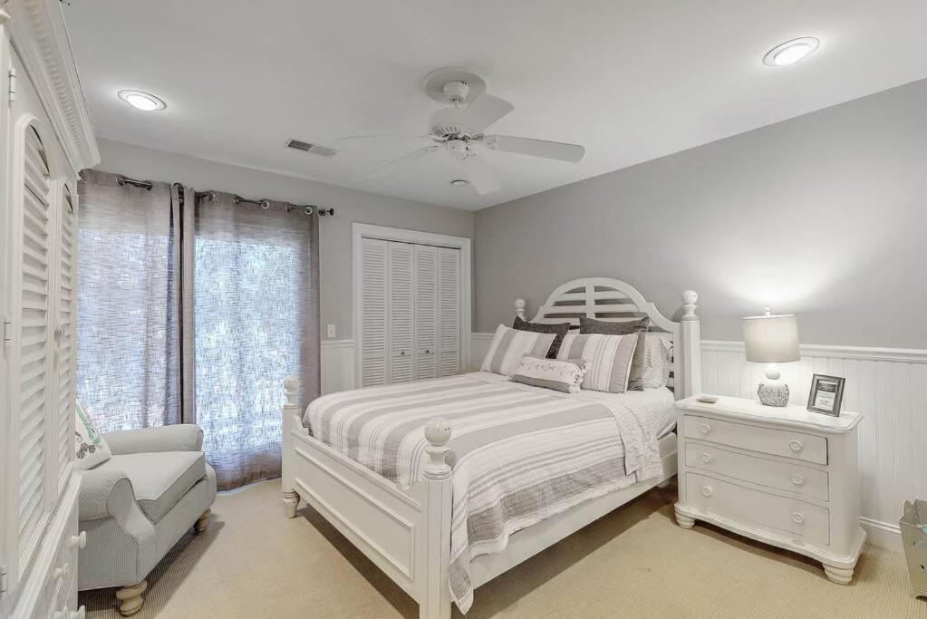 Fairway Dunes 27 - Screened Porch Golf Course View! *