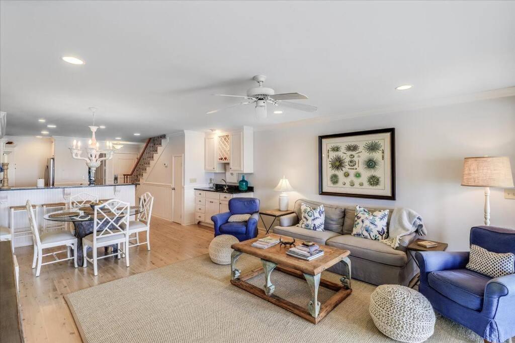 Club 30 - Coastal Oceanfront! Pool! Walkout! Apartment