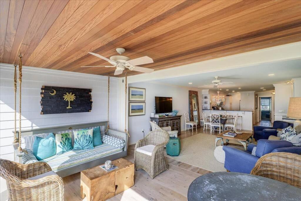 Club 30 - Coastal Oceanfront! Pool! Walkout! Apartment *