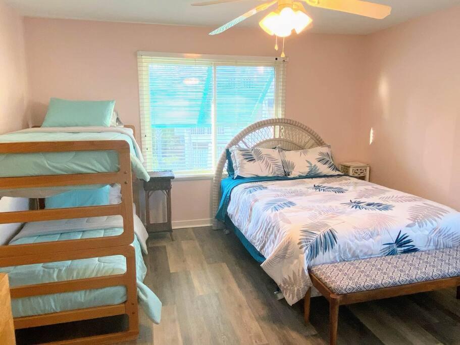 Apartment Club 29 - Oceanfront Walkout! End Unit!