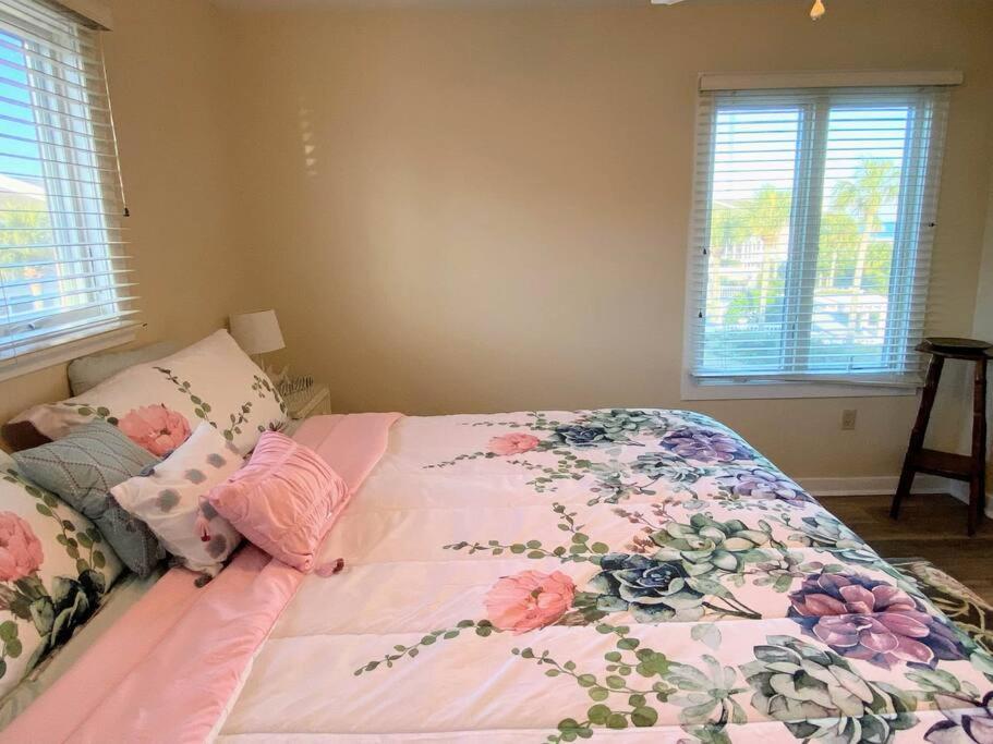Club 29 - Oceanfront Walkout! End Unit! Apartment Isle of Palms