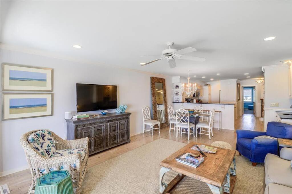 Club 30 - Coastal Oceanfront! Pool! Walkout! Apartment *