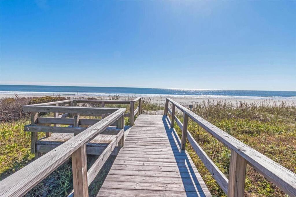 Apartment Club 30 - Coastal Oceanfront! Pool! Walkout! *