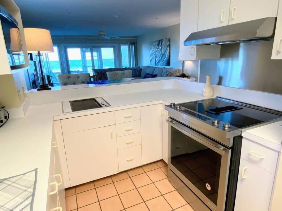 Club 29 - Oceanfront Walkout! End Unit! * Isle of Palms
