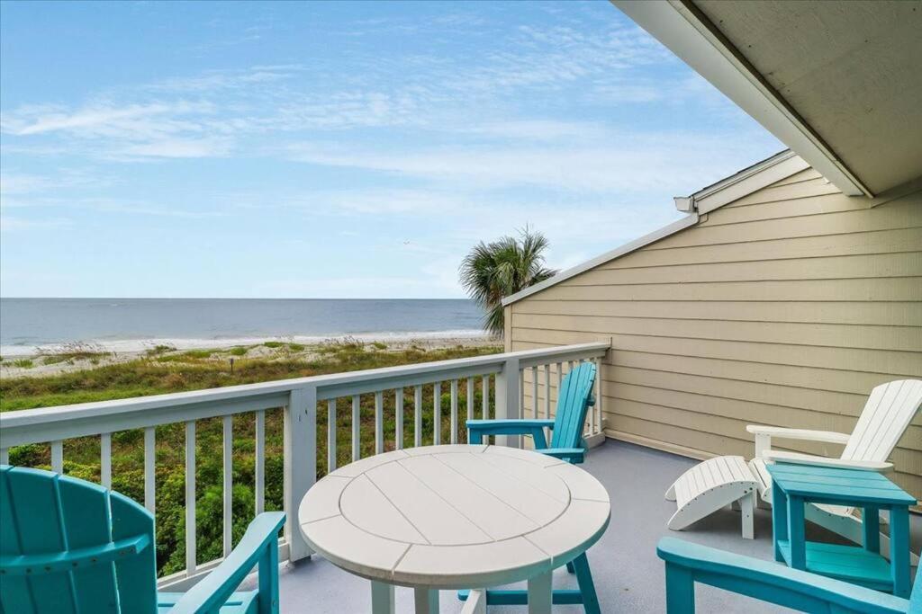Apartment Club 30 - Coastal Oceanfront! Pool! Walkout! *