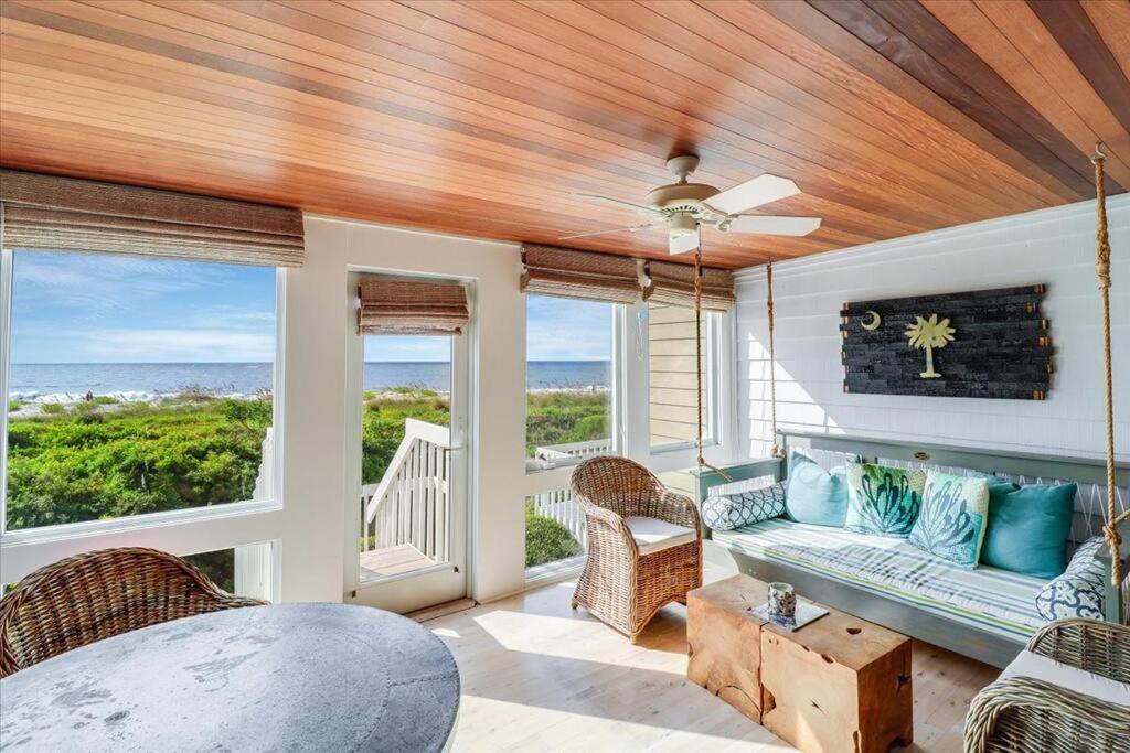 Apartment Club 30 - Coastal Oceanfront! Pool! Walkout! Isle of Palms