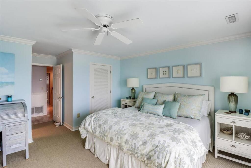 Apartment Club 30 - Coastal Oceanfront! Pool! Walkout!