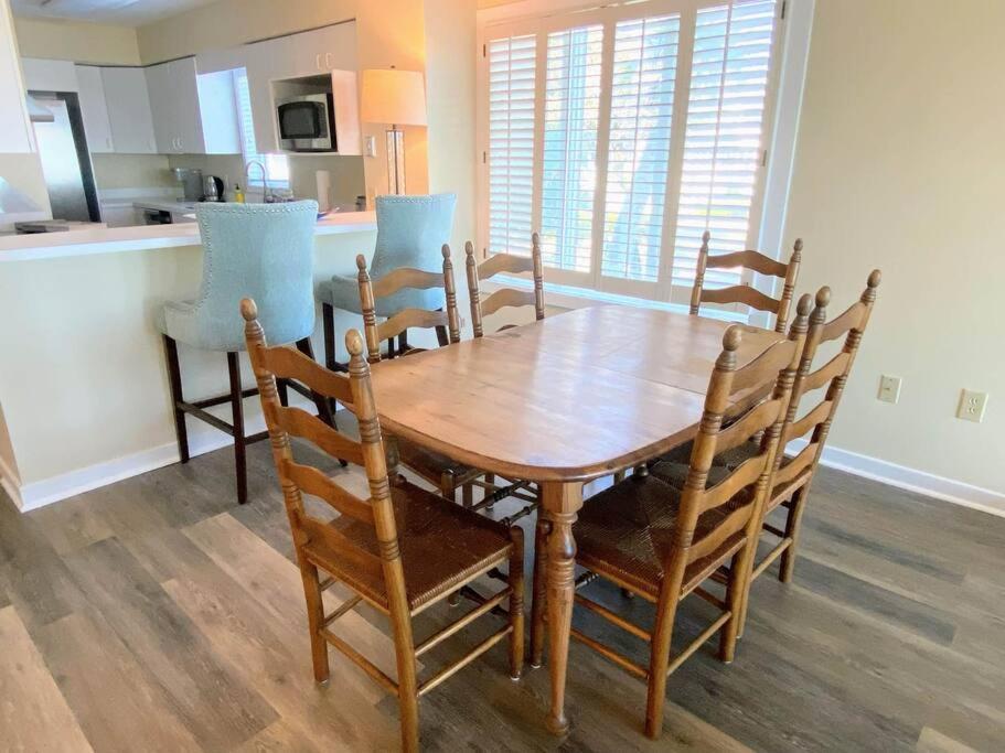 Apartment Club 29 - Oceanfront Walkout! End Unit! *