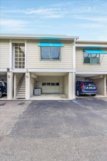 Apartment Club 30 - Coastal Oceanfront! Pool! Walkout! Isle of Palms