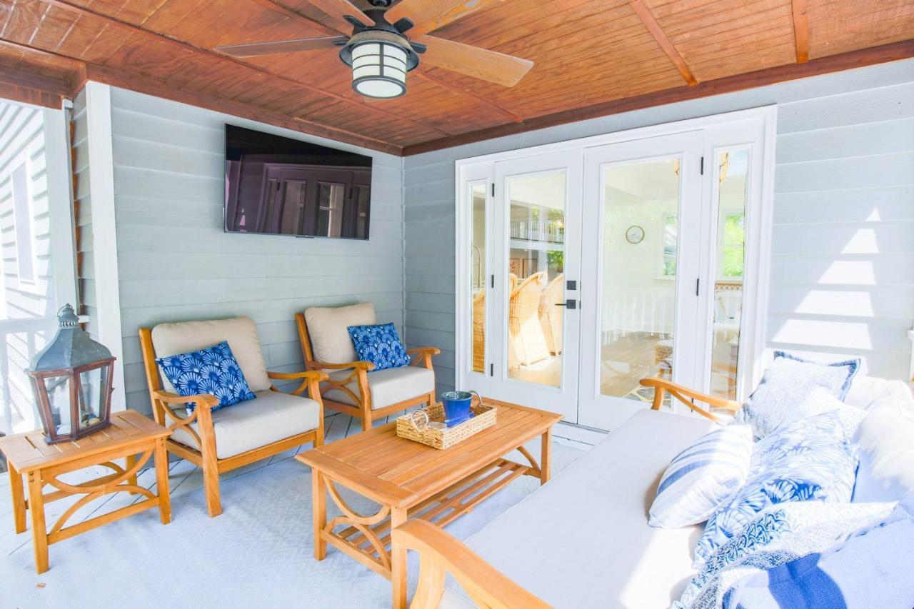 The Lazy Palm * Isle of Palms