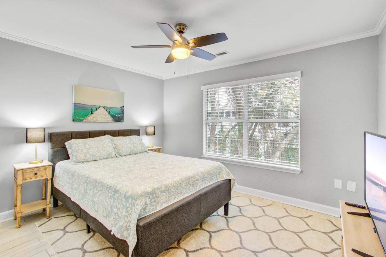 Palm Boulevard 2403 - Upstairs *