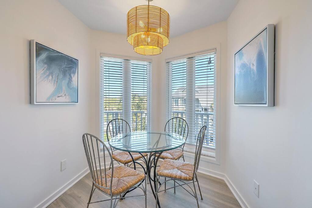 Apartment Port O' Call E302 - Floor Ocean View Condo!
