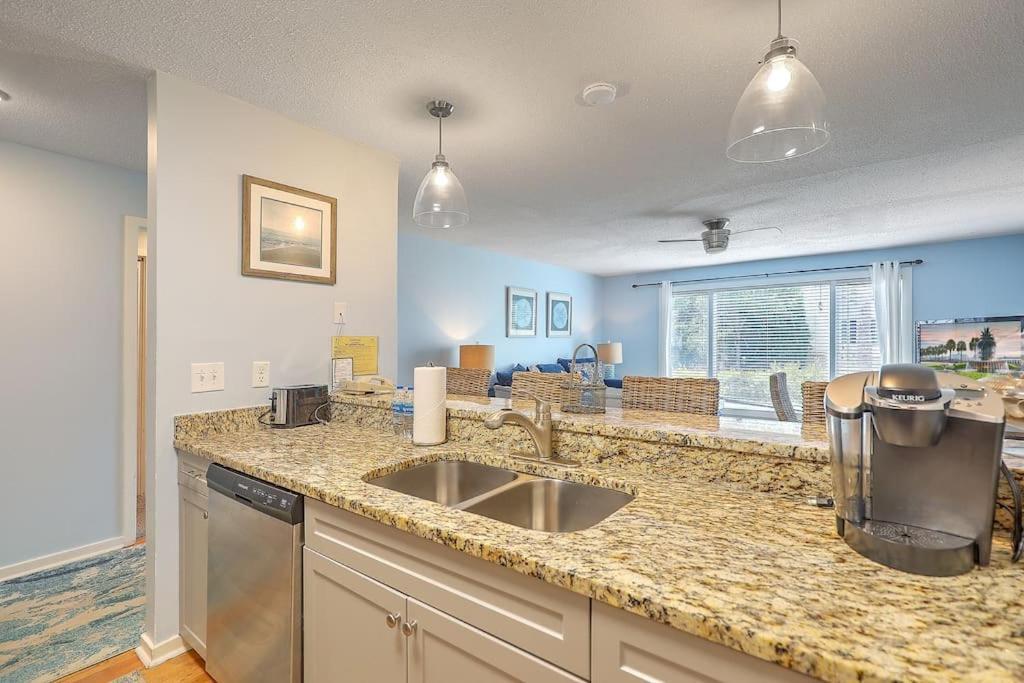 Apartment New Listing! Lagoon 29 - Near Beach! Lagoon View! *