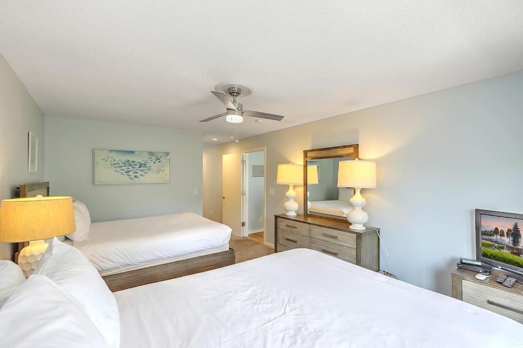 Apartment New Listing! Lagoon 29 - Near Beach! Lagoon View!