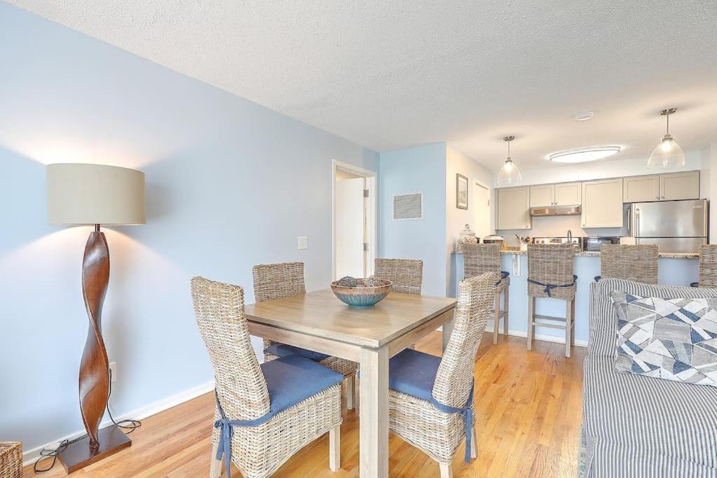 New Listing! Lagoon 29 - Near Beach! Lagoon View!