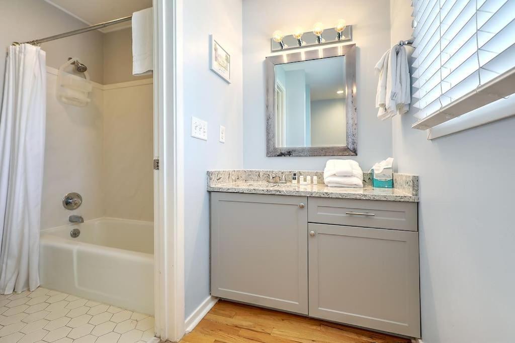 New Listing! Lagoon 29 - Near Beach! Lagoon View!