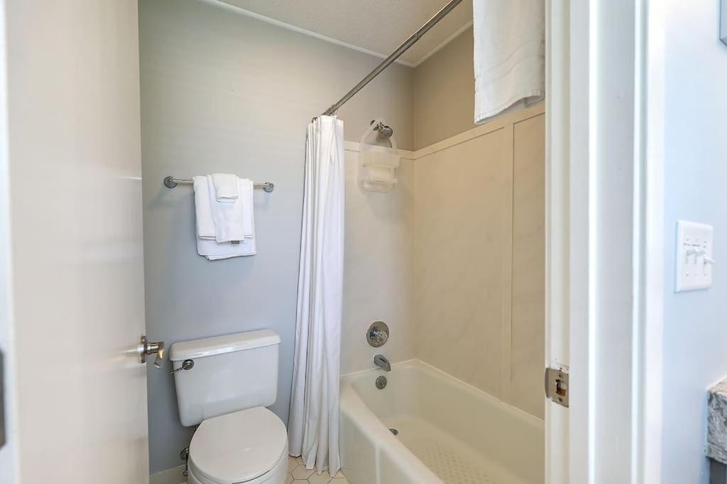 New Listing! Lagoon 29 - Near Beach! Lagoon View! *