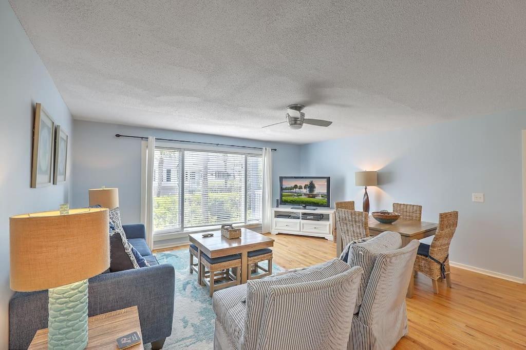 Apartment New Listing! Lagoon 29 - Near Beach! Lagoon View! Isle of Palms