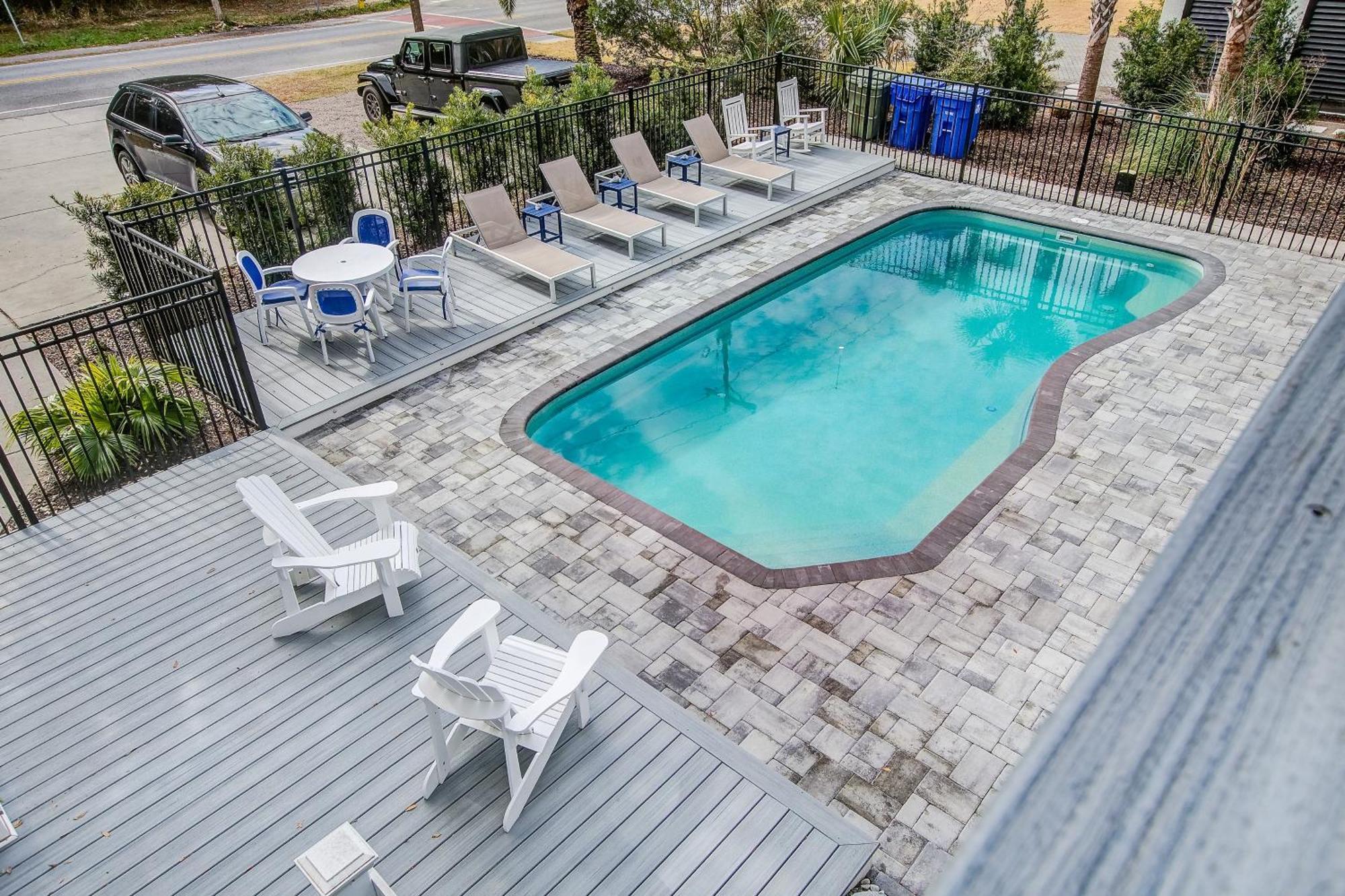 5 Edgewater Aly *