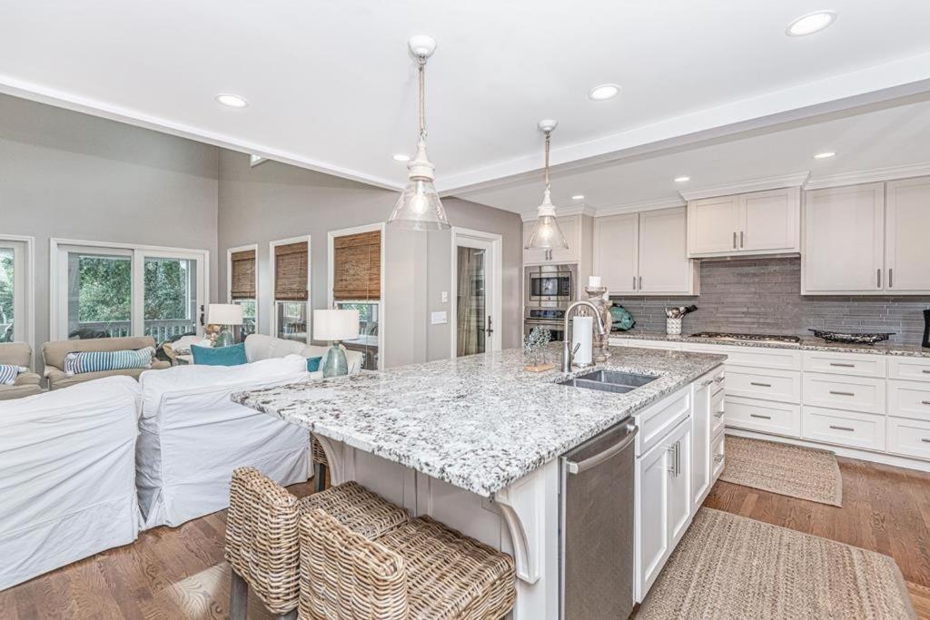 806 Carolina Boulevard * Isle of Palms