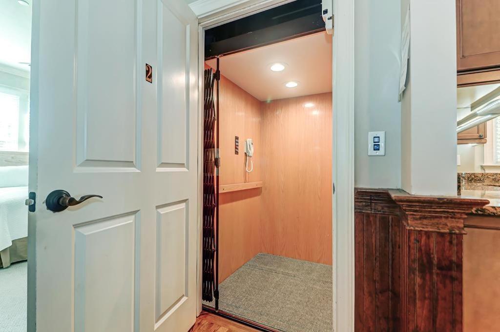 2 55th Avenue