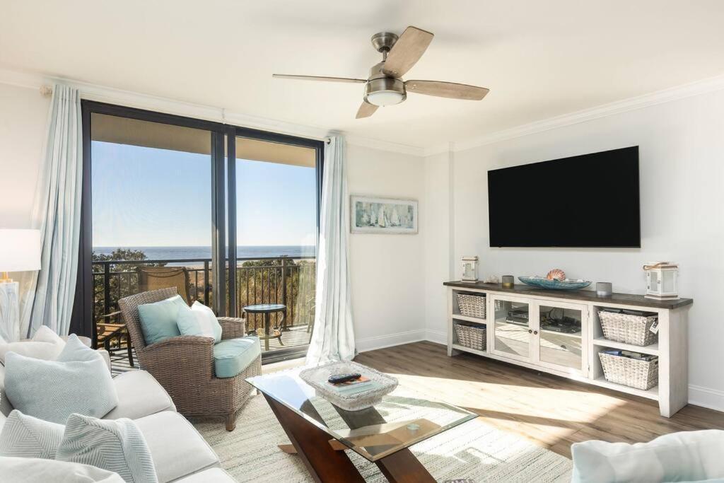 Shipwatch 418 - Luxury Oceanfront Penthouse In Isle of Palms
