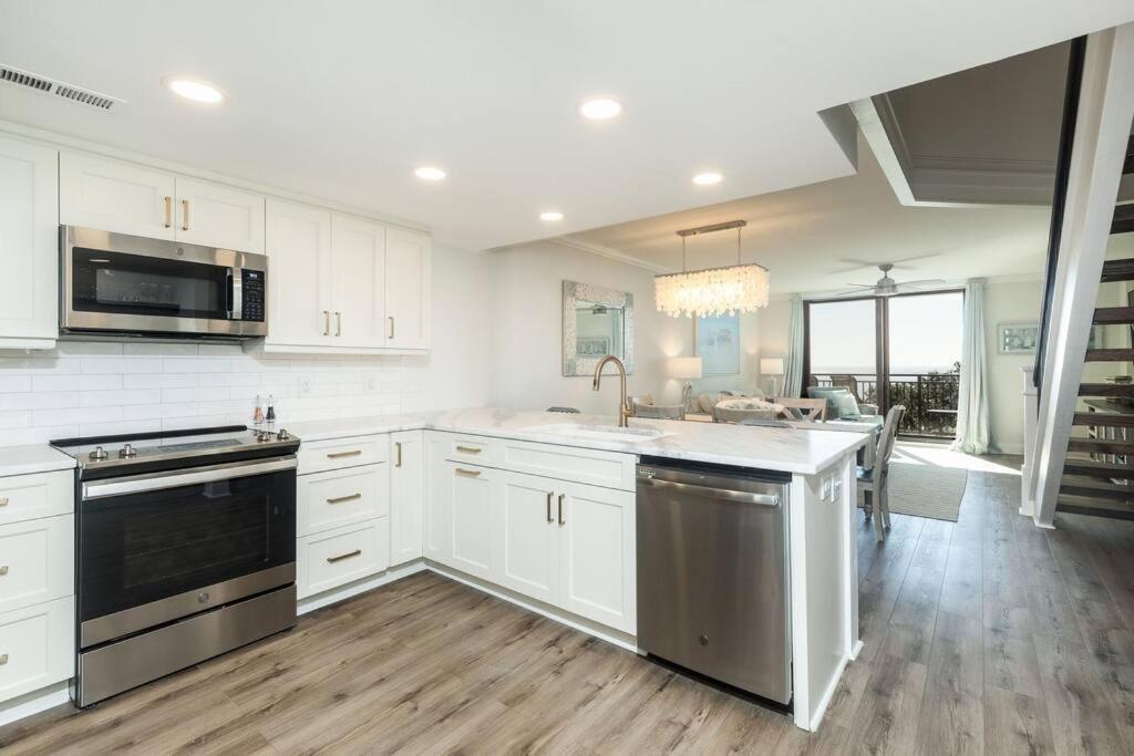 Shipwatch 418 - Luxury Oceanfront Penthouse In