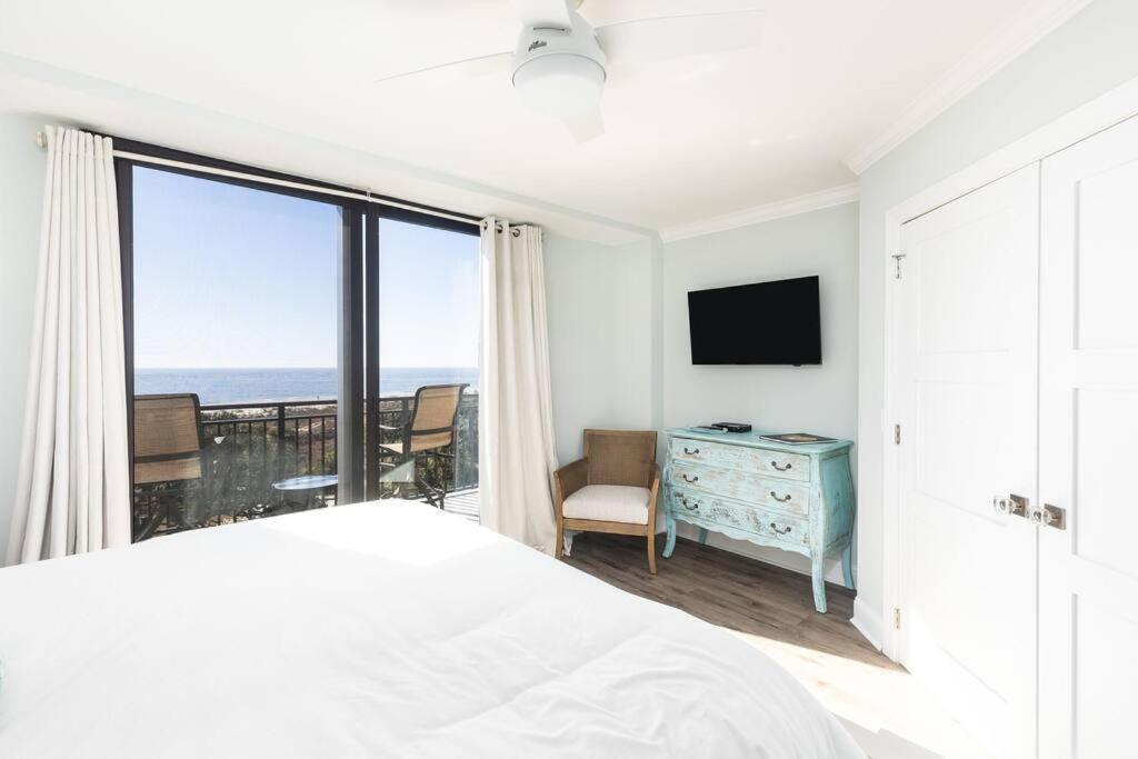 Shipwatch 418 - Luxury Oceanfront Penthouse In Isle of Palms