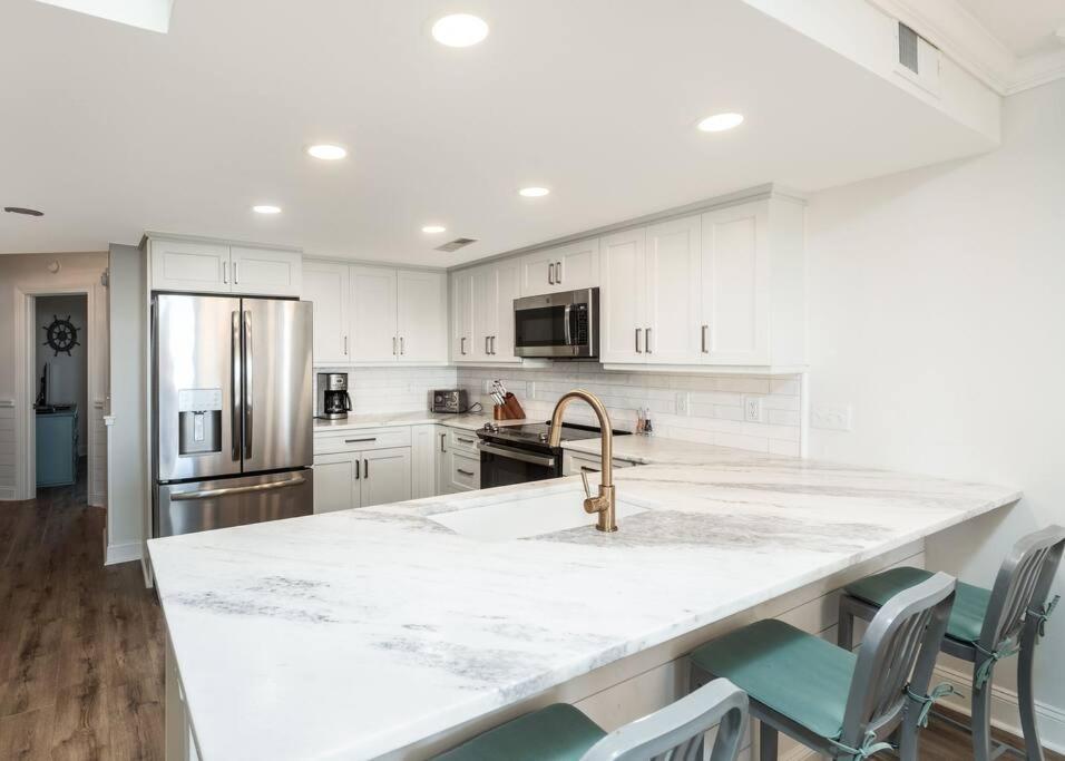 Shipwatch 418 - Luxury Oceanfront Penthouse In Isle of Palms