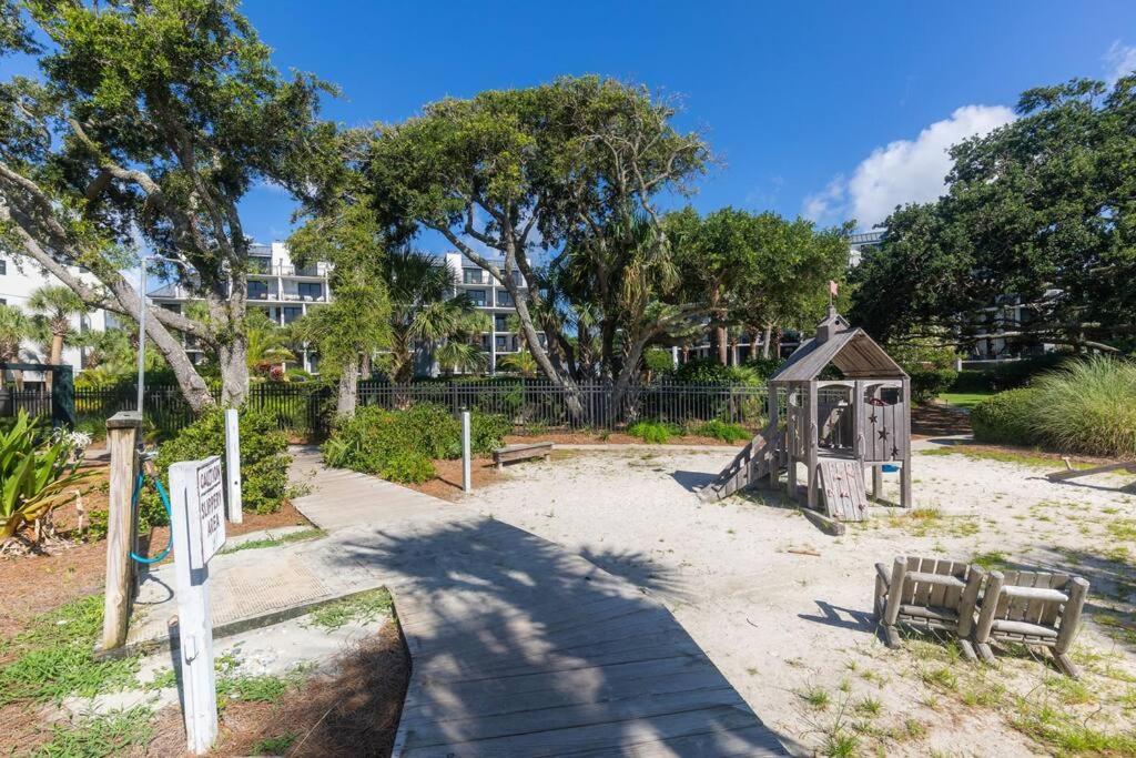 Apartment Shipwatch 418 - Luxury Oceanfront Penthouse In Isle of Palms