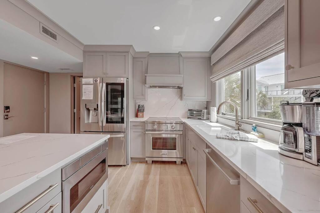 New Listing! Seagrove 3a - Luxurious Ocean View! * Isle of Palms