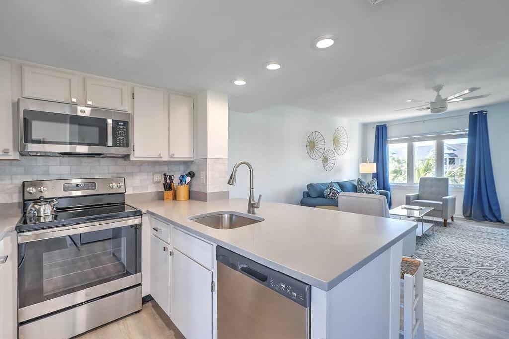 Port O' Call E302 - Floor Ocean View Condo! *