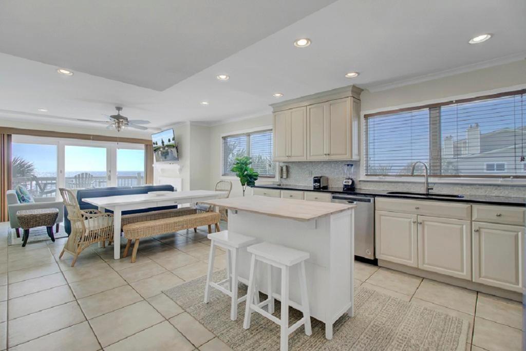 Holiday home Seagrove 2d By Wild Dunes, Oceanfront Isle of Palms
