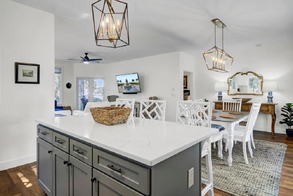 Holiday home Moorings 503 By Wild Dunes, Luxury With Marina Views And Amenity Access *