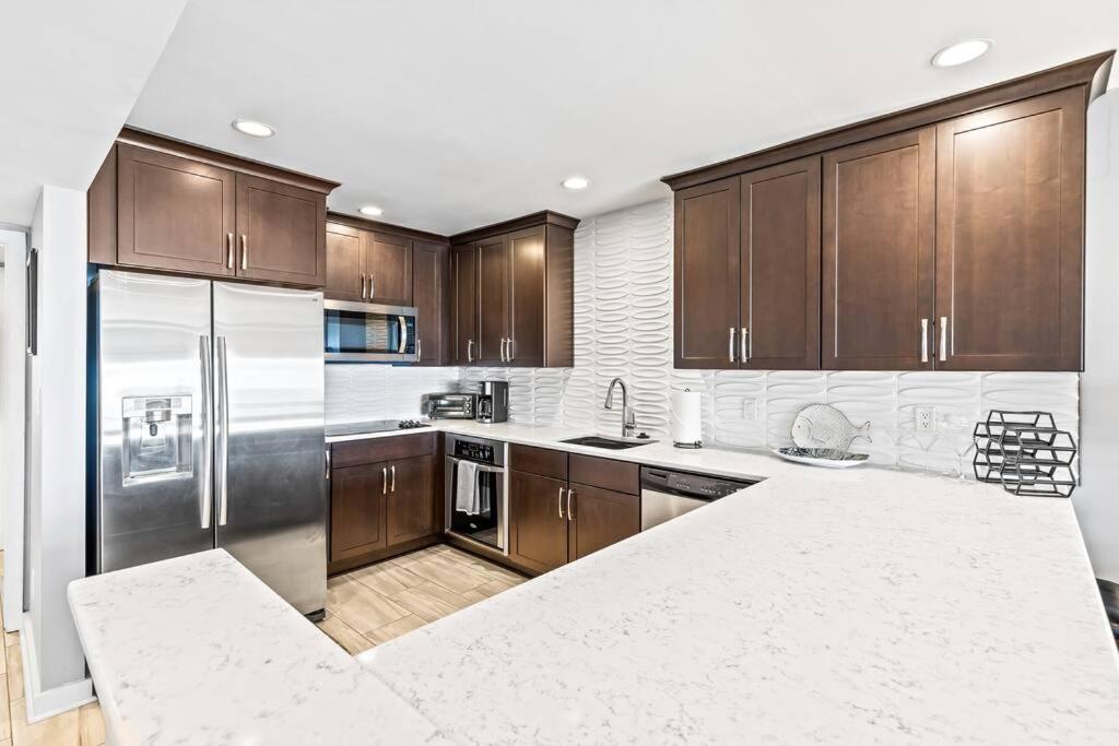 Apartment Seagrove 11c - Oceanfront View! Center Of Resort! *