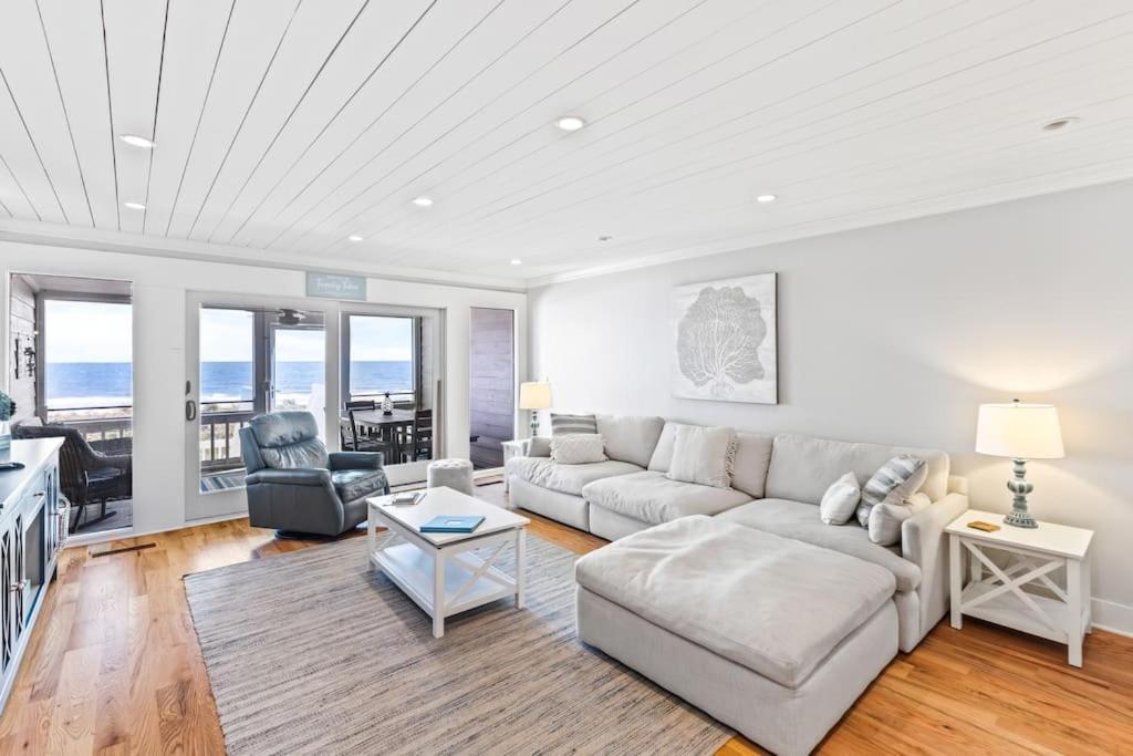 Apartment Club 31 - Luxurious Oceanfront - Walkout