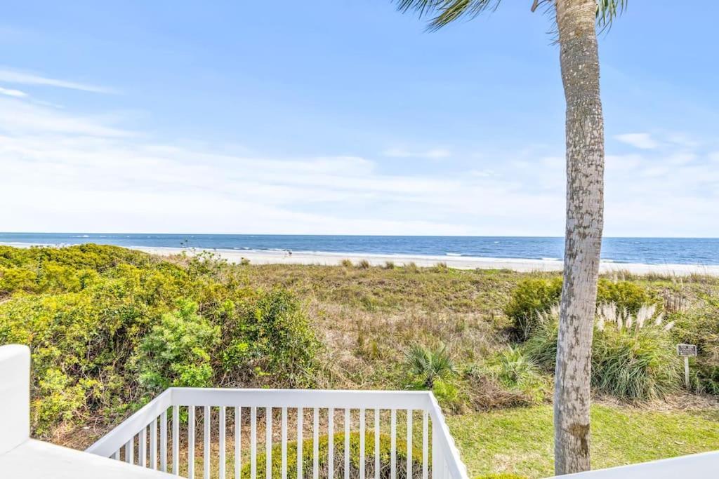 Club 31 - Luxurious Oceanfront - Walkout Apartment *