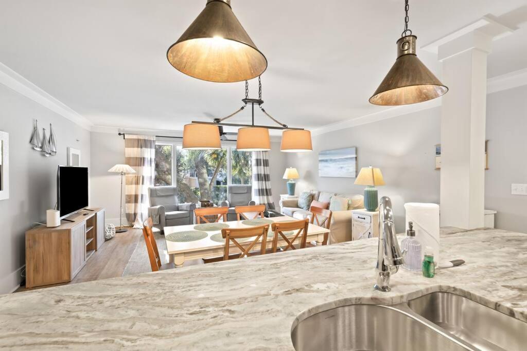 Lagoon 43 - Close To Ocean! Easy Access To Resort! Isle of Palms