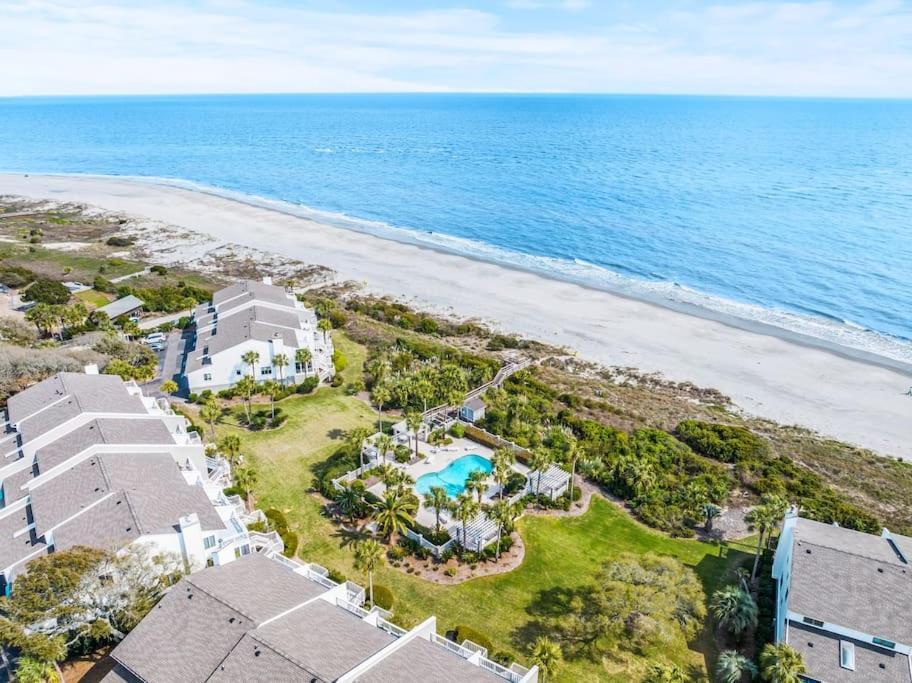 Apartment Club 31 - Luxurious Oceanfront - Walkout Isle of Palms