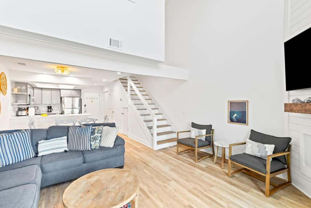 Mariner's Walk 12e - Modern Oceanfront Apartment Isle of Palms