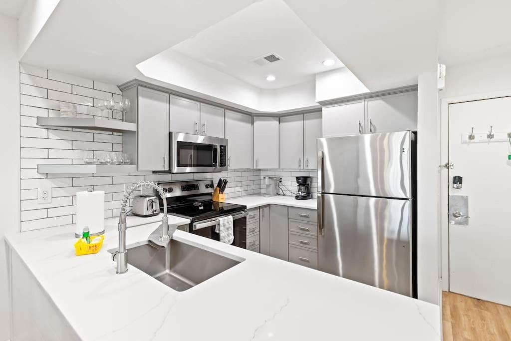 Mariner's Walk 12e - Modern Oceanfront * Isle of Palms