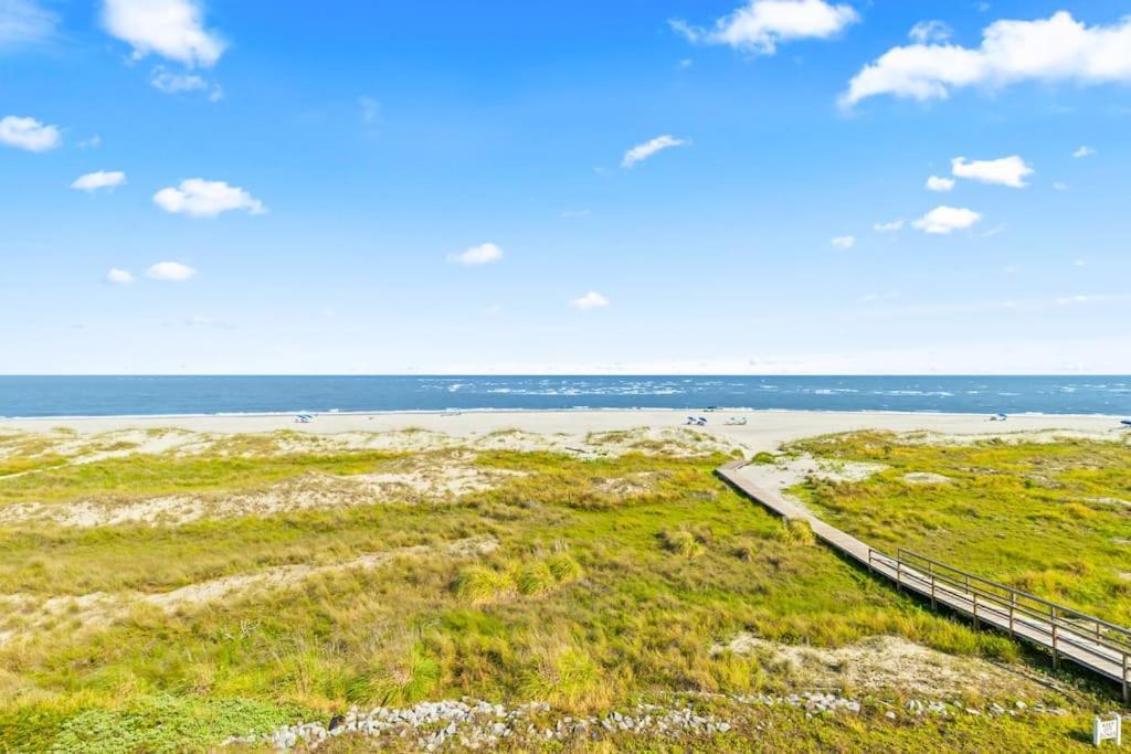 Mariner's Walk 12e - Modern Oceanfront Isle of Palms