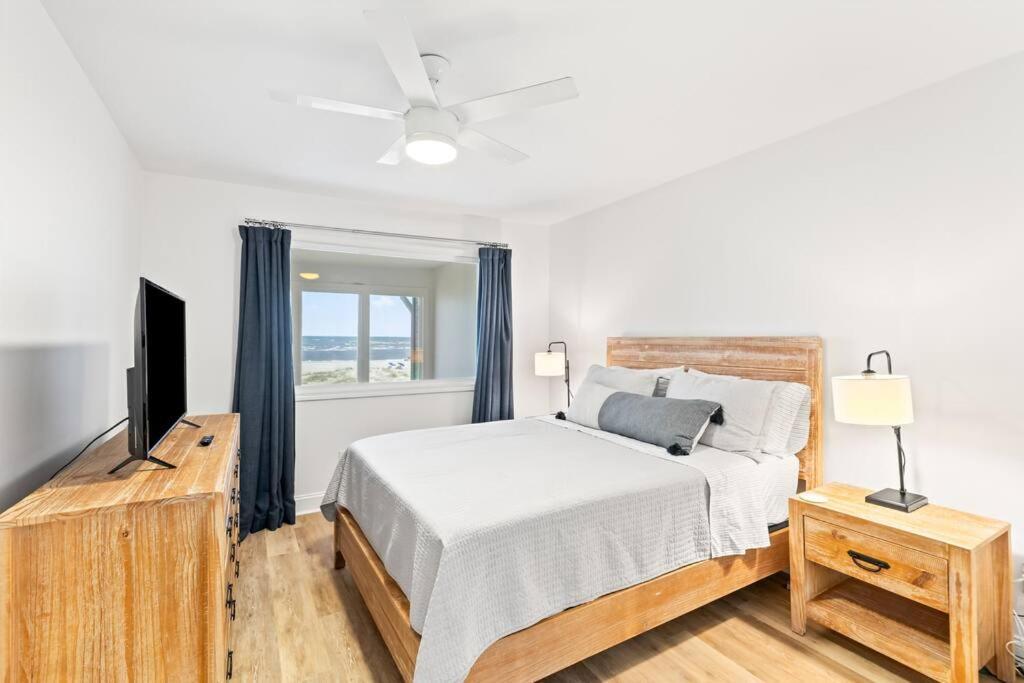 Apartment Mariner's Walk 12e - Modern Oceanfront *
